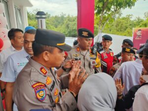 Penanganan Humanis dan Tegas, Kasat Binmas Polres Kampar saat Pendaftaran Bakal calon Bupati dan wakil bupati Kampar