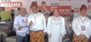 Lautan Massa Hadiri Deklarasi Pasangan Anton ST MM- Syafaruddin Poti SH MM