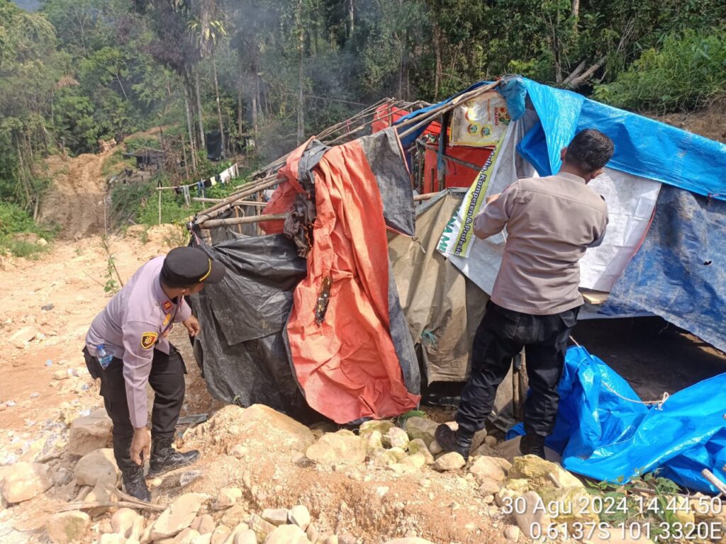 Kapolsek Hulu Kuantan Pimpin Pengecekan Aktivitas PETI di Kawasan Hutan Bukit Tabandang
