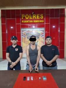 Tim Mata Elang Sat Res Narkoba Polres Kuansing Ungkap Pengedar sekaligus Residivis Narkotika Jenis Shabu di Desa Sungai Buluh