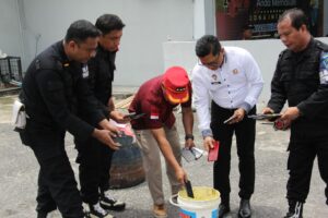 Wujudkan Zero Halinar, Lapas Pekanbaru Laksanakan Pemusnahan Barang Bukti Hasil Razia