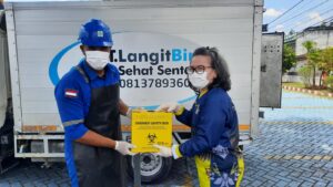 Pastikan Klinik Pratama Lapas Pekanbaru Higienis, Tim Medis Lakukan Penyerahan Limbah Medis Secara Berkala.