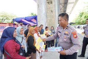 TIM COOLING SYSTEM DITLANTAS POLDA RIAU EDUKASI PENGUNJUNG & PESERTA LOMBA MURAL TERTIB BERLALU LINTAS DAN JANGAN PERCAYA HOAX