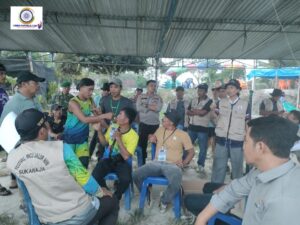 Kapolsek Logas Tanah Darat Pimpin Pengamanan Festival Pacu Jalur Mini 2024 di Objek Wisata Telaga Dapur Umum