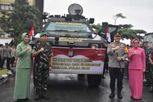 Danrem 031/Wira Bima yang baru dan yang lama di Sambut dan di Lepas oleh Kapolda Riau dengan Tradisi Pedang Pora