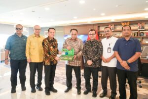 Fasilitasi Media Center Kelas Dunia dalam Penyelenggaraan PON XXI, Pemprov Sumut Beri Penghargaan untuk Menkominfo