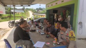 Cooling System Polsek Tenayan Raya OMP LK 2024 di Kelurahan Tuah Negeri: Sinergi Polri dan Masyarakat Demi Pilkada Damai