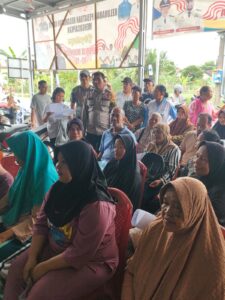 Giat Cooling System bersama warga Masyarakat Dalam Rangka Pemilukada Serentak Tahun 2024 di Kelurahan Pebatuan sekaligus Pembagian Beras Bulog dari dinas sosial