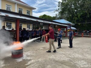 PELATIHAN DAN EDUKASI PENANGGULANGAN KEBAKARAN BERSAMA DAMKAR KUANTAN SINGINGI