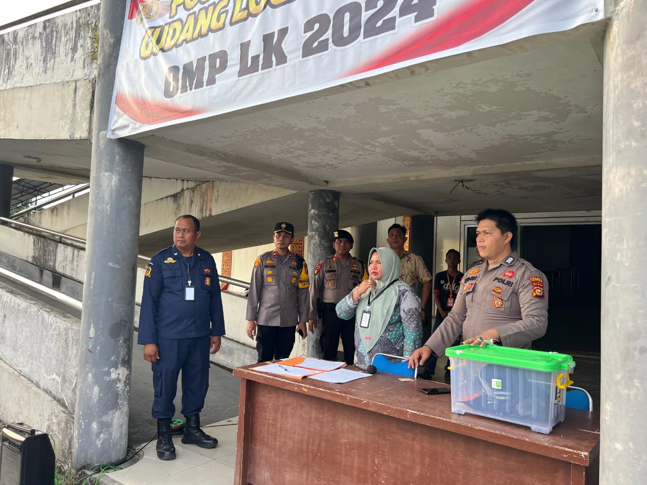 Polres Kampar Ikuti Simulasi Sortir Pelipatan dan Penghitungan Surat Suara Pilkada 2024 di Gudang KPU 