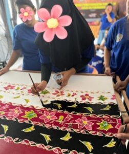 KOLABORASI HOTEL ARYADUTA DAN SLB PEMBINA PEKANBARU, WARGA BINAAN LAPAS PEREMPUAN KELAS IIA PEKANBARU DIBEKALI PELATIHAN MEMBATIK