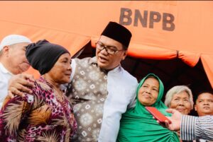 Respon Cepat dr. Asri Ludin Tambunan Berikan Bantuan Kepada Korban Kebakaran di Tembung