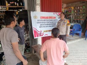 Cegah Hoax, Bhabinkamtibmas Desa Gunung Sari Sambangi Warga Binaannya