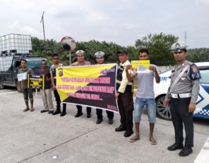 TEKAN FATALITAS DI JL. TOL BEGINI CARA UNIK SAT PJR AJAK PENGENDARA TERTIB BERLALU LINTAS & ANTI HOAX