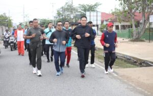 Usai Salat Subuh, Kapolda Riau Jalan Santai bersama Kapolres dan Pj Bupati Inhil