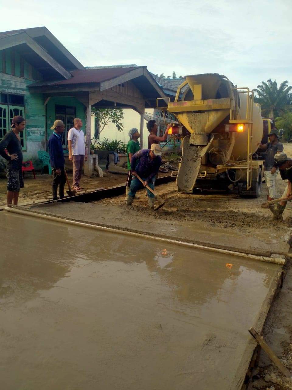 Sumber Dana ADD Dan Swadaya, Kades Sontang Realisasikan Peningkatan Jalan Semenisasi 2 KM