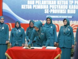 Henny Sasmita Wahid Lantik 10 Ketua TP PKK dan Ketua Pembina Posyandu di Riau