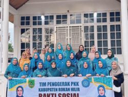 Dalam rangka road to hut Dekranas 2025 Ketua TP-PKK kabupaten Rohil Hj basyariah dan indah septiani mengikuti webinar desain  dan bakti sosial  kesatuan gerak PKK ke 53 tahun 2025