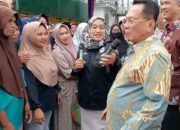 Bupati Rohil H.Bistamam bersama dinas (DPTPH) provinsi riau dan DKPP mengadakan pasar murah di depan kantor BPKAD bagan siapi api