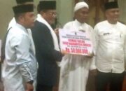 Bupati Rohil H.Bistamam  memberikan bantuan 50 juta dan kain sarung  untuk Rumah suluk dalam safari ramadhannya  di kecamatan pujud