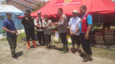 Polsek Payung Sekaki Bersama OPD Pekanbaru Cek Lokasi Banjir dan Salurkan Bantuan untuk Warga Terdampak