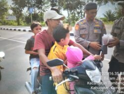 Polsek Tambang Bagikan Takjil Gratis, Tunjukkan Kepedulian di Bulan Ramadan!