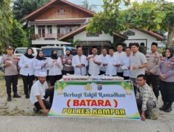 Polres Kampar Berbagi Kebahagiaan di Bulan Ramadan, Bagikan Takjil Gratis di Simpang Menanti!