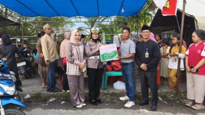 *TIM RAMADHAN BERKAH BERBAGI TAKJIL BAGIKAN RATUSAN PAKET TAKJIL KEPADA MASYARAKAT DI PENGUNGSIAN BANJIR*