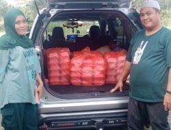 Paman wakil Bupati,Abdullah bin sulung berbagi takjil gratis untuk masyarakat ujung tanjung