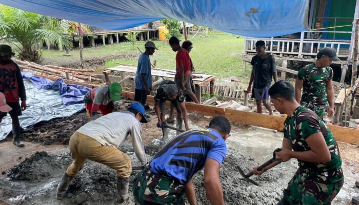 Satgas Yonif 642 Bersama Masyarakat Laksanakan Karya Bakti Perbaiki Jalan Kampung