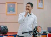 Wakil Bupati Rohil Jhony Charles menghadiri halal BI halal insan seni Rohil di gedung misrat rais