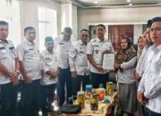 Wakil Bupati Rohil Jhony Charles menerima kunjungan Bawaslu Rohil perihal pengembalian dana hibah pilkada Rohil sebesar 35 juta