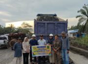 CSR PT. JATIM Realisasikan Permintaan Wakil Bupati Rohil Jhony Charles untuk Perbaikan Jalan di Kecamatan Kubu