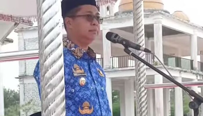 Wakil Bupati Rohil Jhony Charles pimpin upacara 17 hari kerja ASN diBagan siapi api