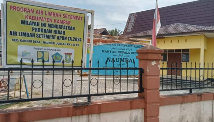 Papan Informasi Realisasi APBDes 2025 Tidak di Pasang, Kades Naumbai Meradang Ketika di Tanya Wartawan.