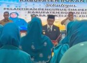 Wakil Bupati Rohil Jhony Charles melantik  tim pengurus PKK kabupaten Rohil periode 2025 -2030