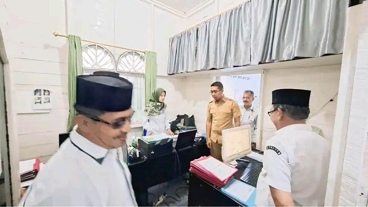 Wakil Bupati Rohil Jhony Charles berkunjung di Baznas rohil