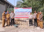 Kapolres Rohil AKBP Isa Imam Syahroni Melakukan Bakti sosial pengadaan fasilitas air bersih di Ujung tanjung