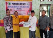 Datuk penghulu Melayu besar Milhan berikan bantuan langsung tunai kepada penerima dikantor  kepenghuluan Melayu besar TPTM