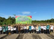 Datuk penghulu Melayu tengah  Ismar khozali, A.Md, kep  turut hadir dalam penanaman jagung kuartal III Ketapang di mapolsek TPTM