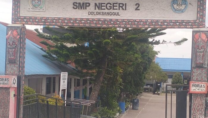 Waow,!!! Dugaan Sarang Pungli, SMPN 002 Doloksanggul Perjual Belikan Seragam Sebesar 200 Ribu Rupiah