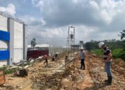 Kasubbag TU Lapas Narkotika Rumbai Kontrol Pembangunan Penataan Ulang Tembok untuk Pastikan Keamanan Pekerja Proyek