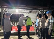 Kapolsek Perhentian Raja ‘Blusukan’ Malam, Pantau Langsung Satkamling, Jalin Keakraban dengan Warga!