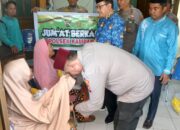 Sinergi Polisi dan Pemerintah Desa, Jumat Barokah Polsek Kampar Beri Bantuan Warga Alam Panjang, Dukung Ketahanan Pangan!