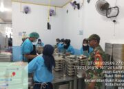 Babinsa Koramil 02/BK Dampingi Program Makanan Bergizi Gratis bagi 3.364 Siswa di Bukit Kapur