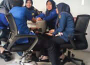 Diduga, Kadis Damkar Kampar Kepergok Asyik Main Ludo King dengan Staf Wanita Saat Jam Kerja