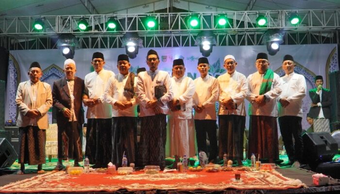 Wabup Syafaruddin Poti Hadiri Kepenuhan Raya “Bersholawat” Dalam Rangka Peringatan Hari Santri Nasional 2025