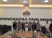 Kampus Universitas Pahlawan ‘Hijau’ dengan Green Policing, Polres Kampar ‘Kucurkan’ Bibit Pohon!