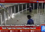 Damkar Rohul Laksanakan Pembersihan Tugu Ratik Togak Atas Arahan Pimpinan Daerah