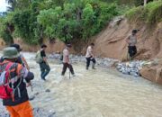 Personel Polres Kampar ‘Tak Kenal Lelah’, ‘Terus Cari’ Ipda Angga di Sungai Batang Anai, ‘Semoga’ Ada Kabar Baik!